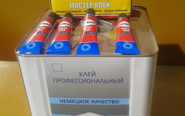 Полиуретановый клей для ПВХ KLEYBERG 900 И-18%.