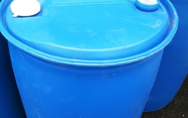 Бочка пластиковая б/у с закрытым верхом (227 л.