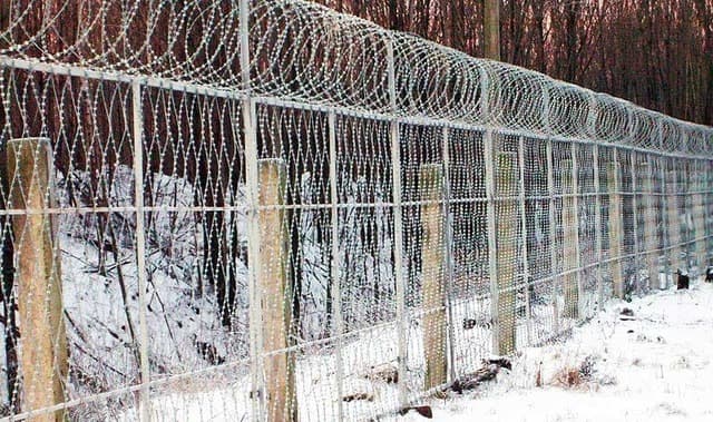 Плоский барьер безопасности ПКЛЗ Акация