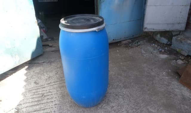 Бочки пластиковые б/у 100 / 150 л.